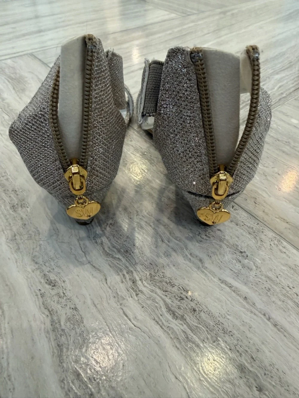Girls Stuart Weitzman “Verna Alexa” Glitter Ankle-Strap Dress Shoes Size 1
